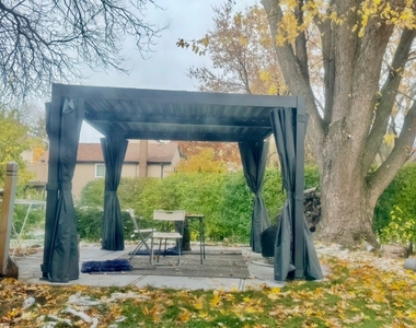 102 Adair Court - Photo Thumbnail 16
