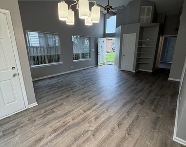 1009 Pheasant Run Lane - Photo Thumbnail 7