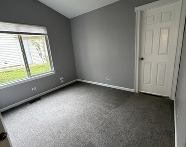 1009 Pheasant Run Lane - Photo Thumbnail 13