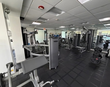 3930 N Pine Grove Avenue - Photo Thumbnail 15