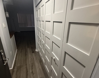 3930 N Pine Grove Avenue - Photo Thumbnail 7