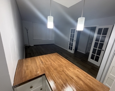3930 N Pine Grove Avenue - Photo Thumbnail 2