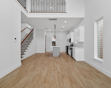 1071 Ferguson Way - Photo Thumbnail 13