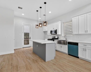 1071 Ferguson Way - Photo Thumbnail 16