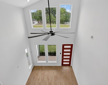 1071 Ferguson Way - Photo Thumbnail 12