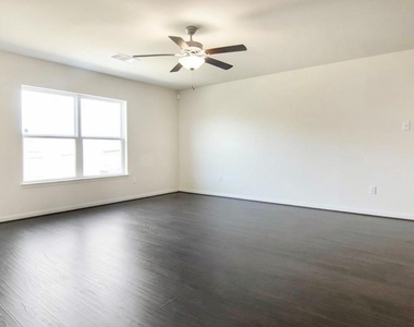22622 Cloverland Field Drive - Photo Thumbnail 4
