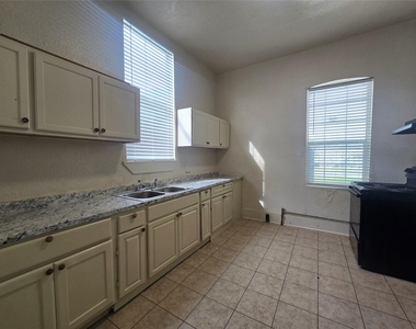 3523 Winnie Street - Photo Thumbnail 7