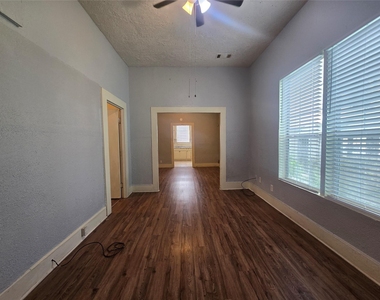 3523 Winnie Street - Photo Thumbnail 2