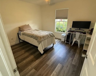 107 Ne 15th Terrace - Photo Thumbnail 6