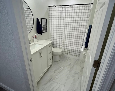 107 Ne 15th Terrace - Photo Thumbnail 10