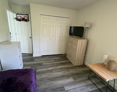 107 Ne 15th Terrace - Photo Thumbnail 5