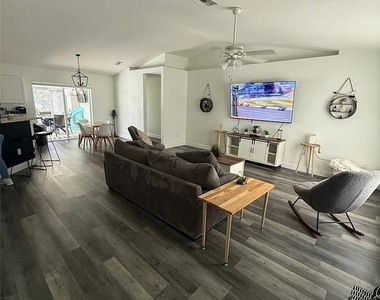 107 Ne 15th Terrace - Photo Thumbnail 2