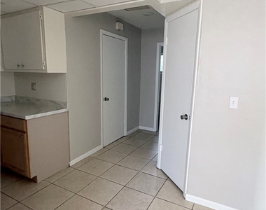 712 Karlov Street - Photo Thumbnail 5