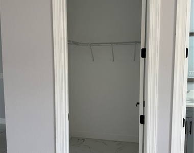 2505 Sw 17th Place - Photo Thumbnail 14