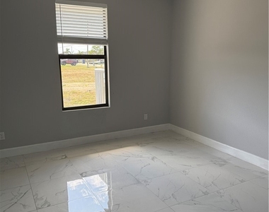 2505 Sw 17th Place - Photo Thumbnail 13