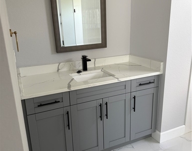 2505 Sw 17th Place - Photo Thumbnail 10
