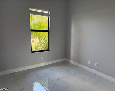 2505 Sw 17th Place - Photo Thumbnail 6