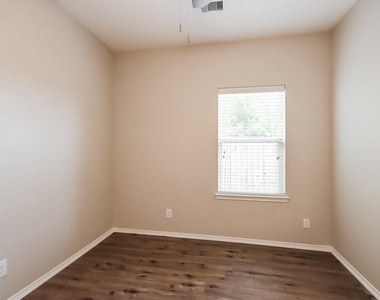 7003 Orchid Street - Photo Thumbnail 12