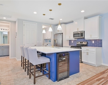 14919 Edgewater Circle - Photo Thumbnail 5