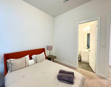 31019 Sun Valley Drive - Photo Thumbnail 8
