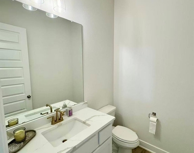 31019 Sun Valley Drive - Photo Thumbnail 4