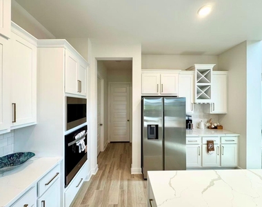 31019 Sun Valley Drive - Photo Thumbnail 15
