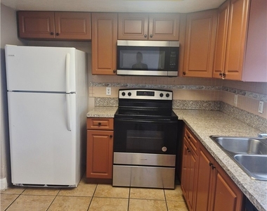 3206 Se Santa Barbara Place - Photo Thumbnail 1