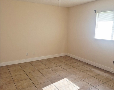 3206 Se Santa Barbara Place - Photo Thumbnail 3