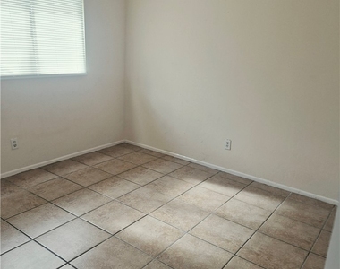 3206 Se Santa Barbara Place - Photo Thumbnail 6