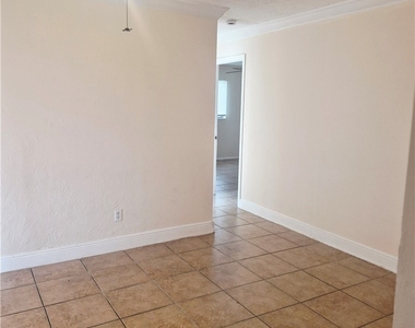 3206 Se Santa Barbara Place - Photo Thumbnail 2