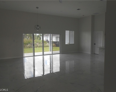 2809 55th Street W - Photo Thumbnail 3
