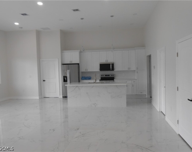 2809 55th Street W - Photo Thumbnail 4
