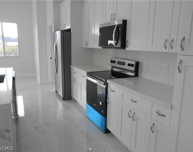 2809 55th Street W - Photo Thumbnail 6