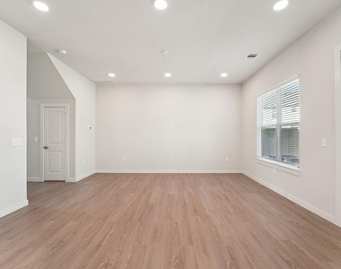 7407 Hadley Meadow Lane - Photo Thumbnail 12