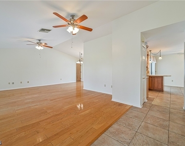 634 Se 32nd Street - Photo Thumbnail 9
