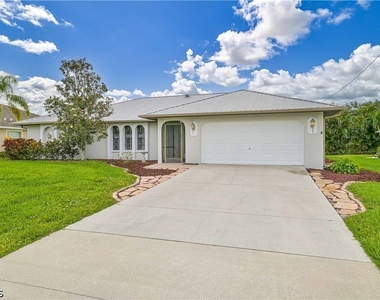 634 Se 32nd Street - Photo Thumbnail 1
