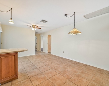 634 Se 32nd Street - Photo Thumbnail 8