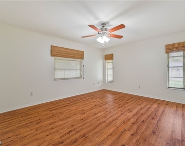 634 Se 32nd Street - Photo Thumbnail 24