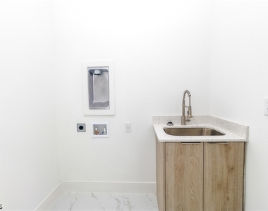 731 Bering Avenue S - Photo Thumbnail 8
