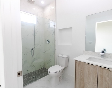 731 Bering Avenue S - Photo Thumbnail 12
