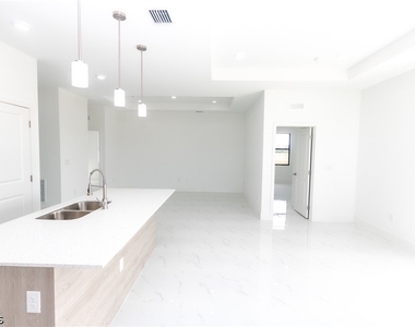 731 Bering Avenue S - Photo Thumbnail 4