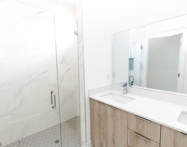 731 Bering Avenue S - Photo Thumbnail 7