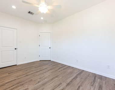 427 Vane Way - Photo Thumbnail 37