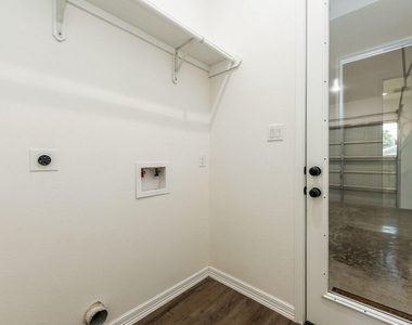 427 Vane Way - Photo Thumbnail 32
