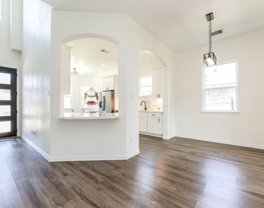 427 Vane Way - Photo Thumbnail 21