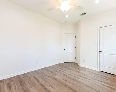 427 Vane Way - Photo Thumbnail 36
