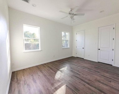 427 Vane Way - Photo Thumbnail 28