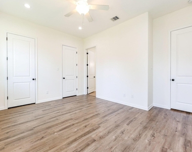 427 Vane Way - Photo Thumbnail 29