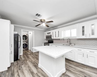 311 N Milby Street - Photo Thumbnail 4