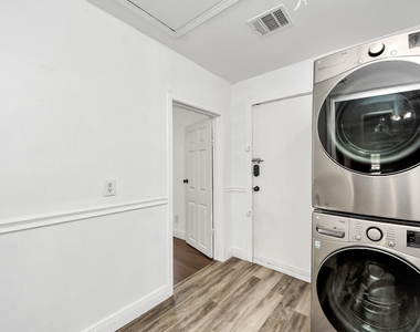 311 N Milby Street - Photo Thumbnail 11